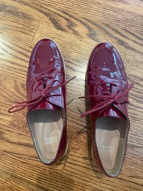 Eileen Fisher Women's Eddy Patent Lace-Up Oxfords in Burgundy
